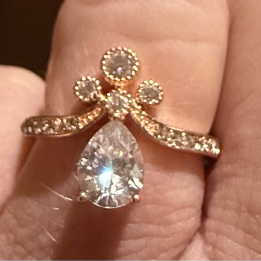 Elegant Gold Diamond Ring